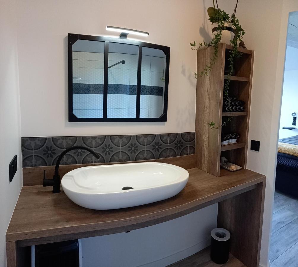 Bed and Breakfast L'Atelier D'Andre Monbahus Esterno foto